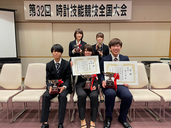 第32回時計技能競技全国大会 第一部門 と 第二部門 の両部門で優勝 シチズン時計株式会社